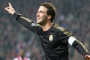 开云体育平台-亚洲一哥！踢疯了，12场10球！，亚洲一哥是谁