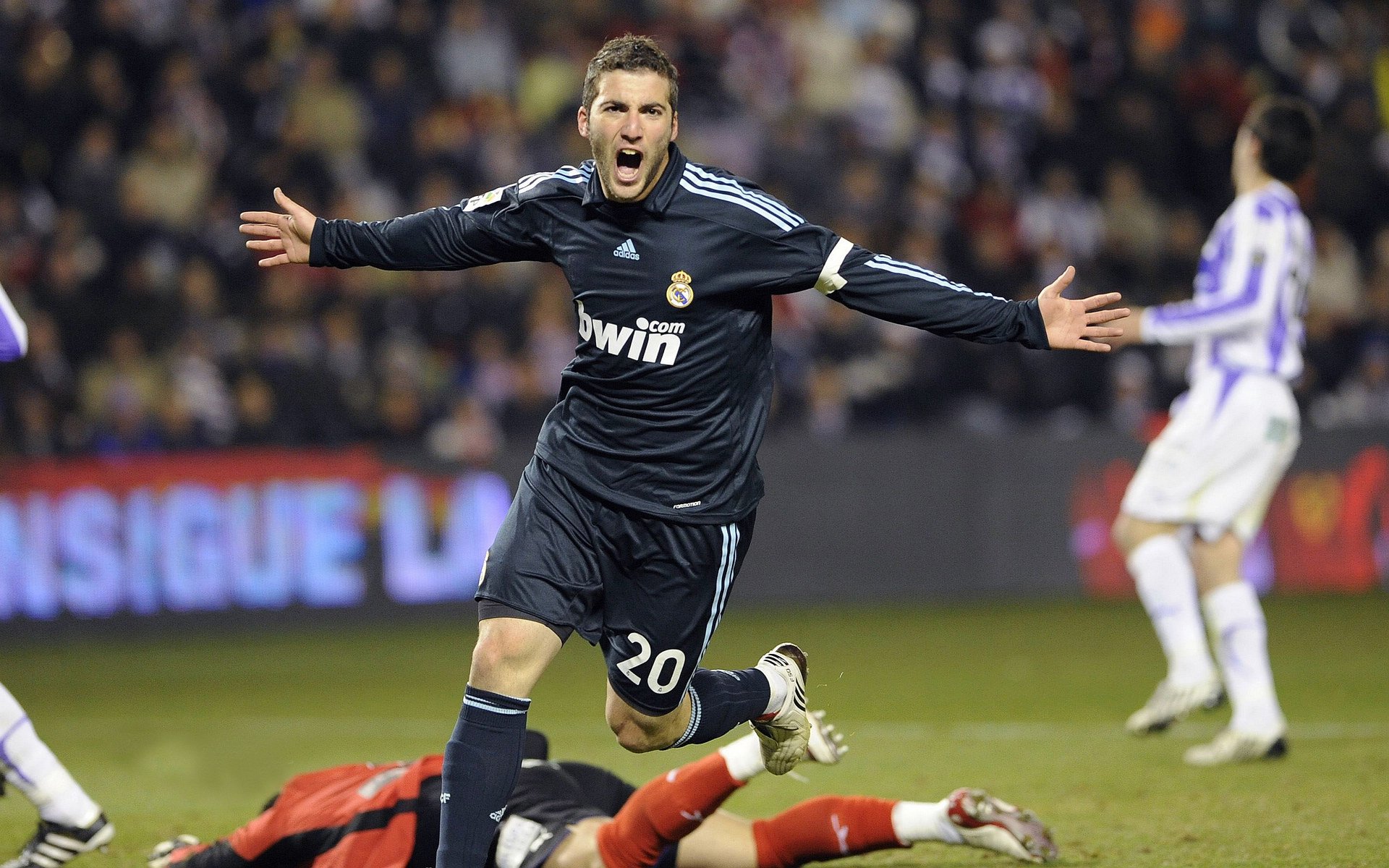 东京奥运会男子百米跑破纪录,冠军归属悬念重重,东京奥运会百米跑成绩